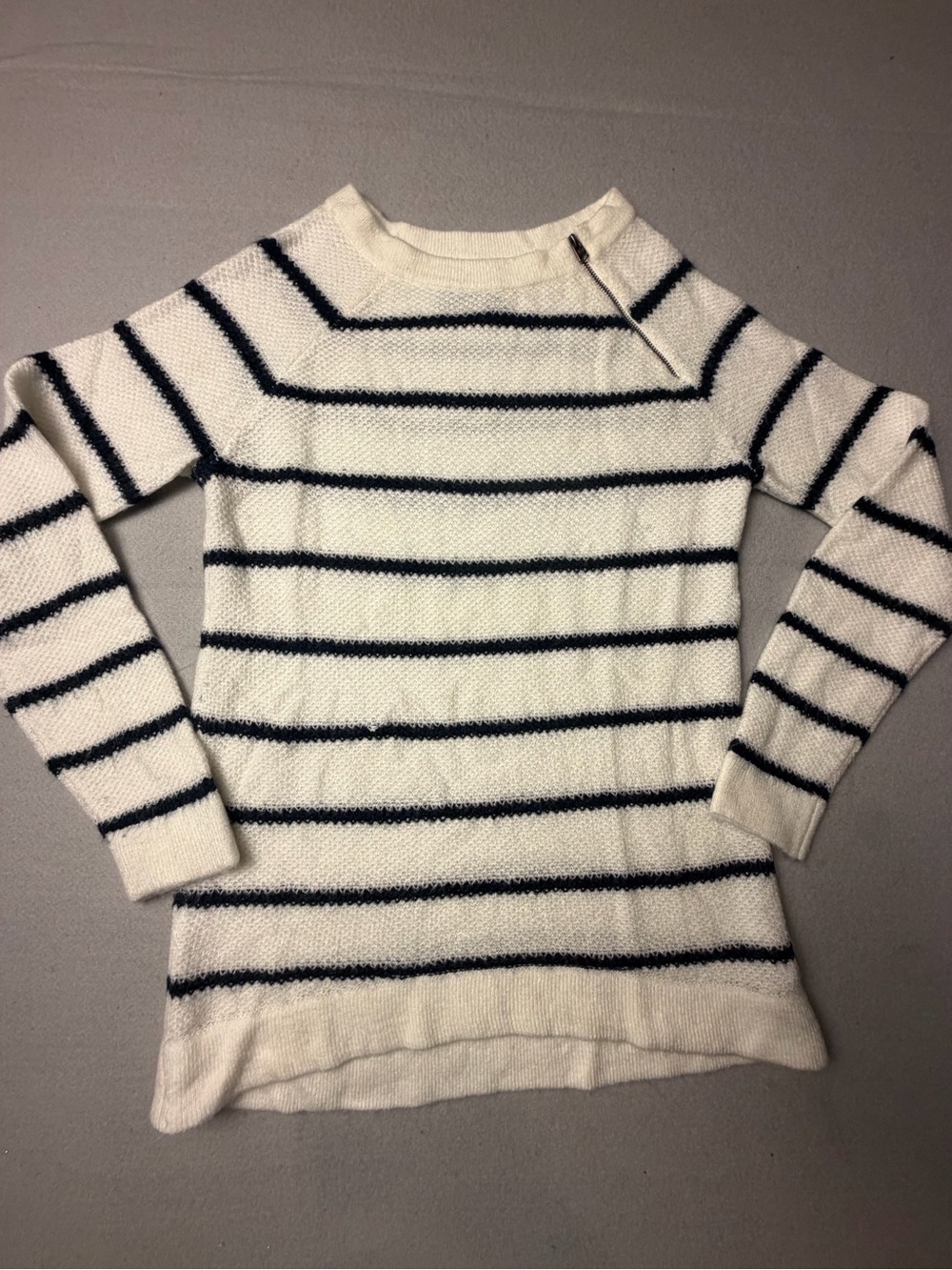 Abercrombie & Fitch White Sweater with Black Stripes xs